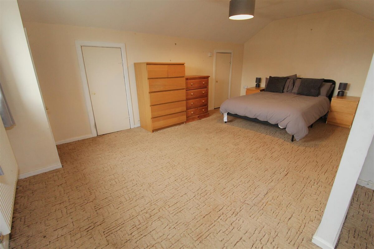 Kempton Park Road, Aintree Village