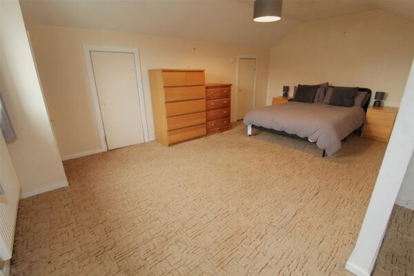 Kempton Park Road, Aintree Village