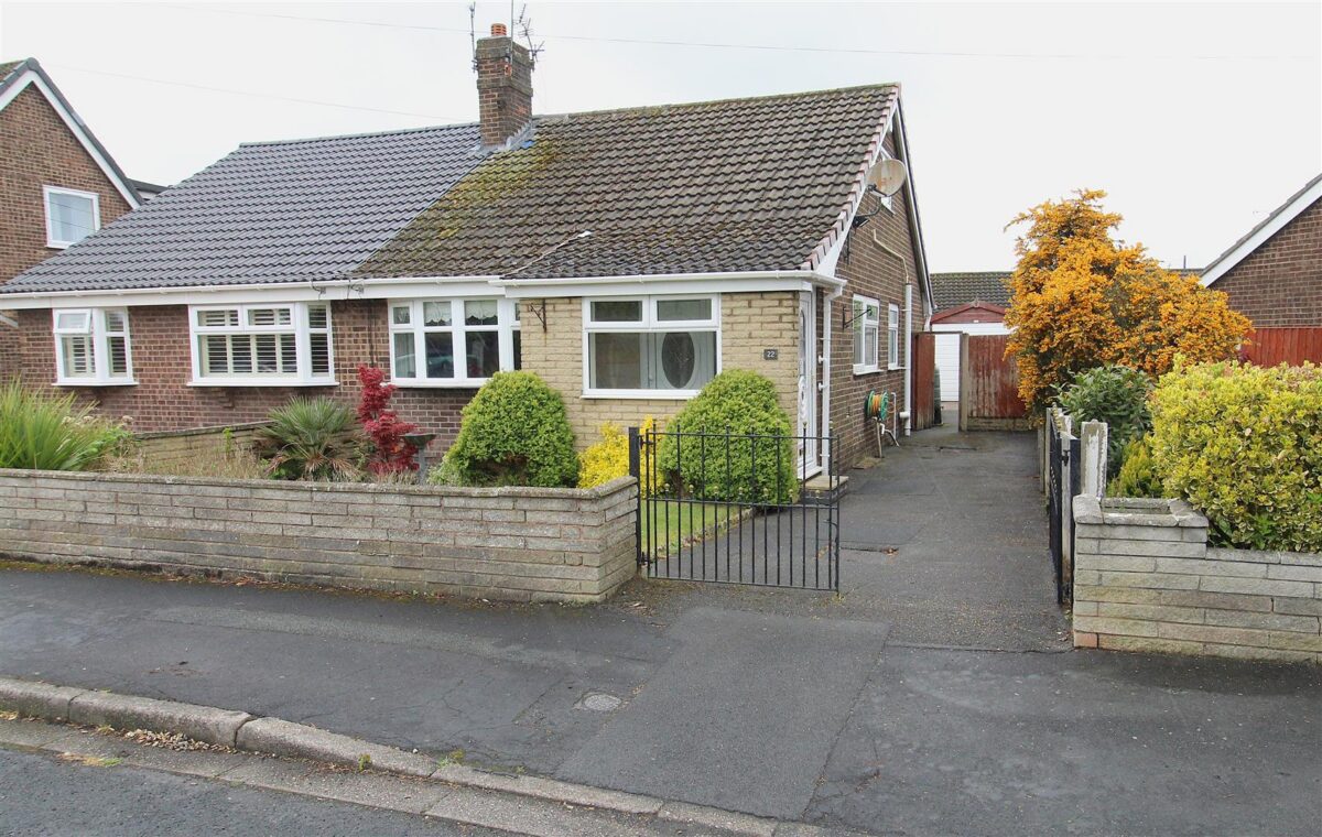 Kempton Park Road, Aintree Village