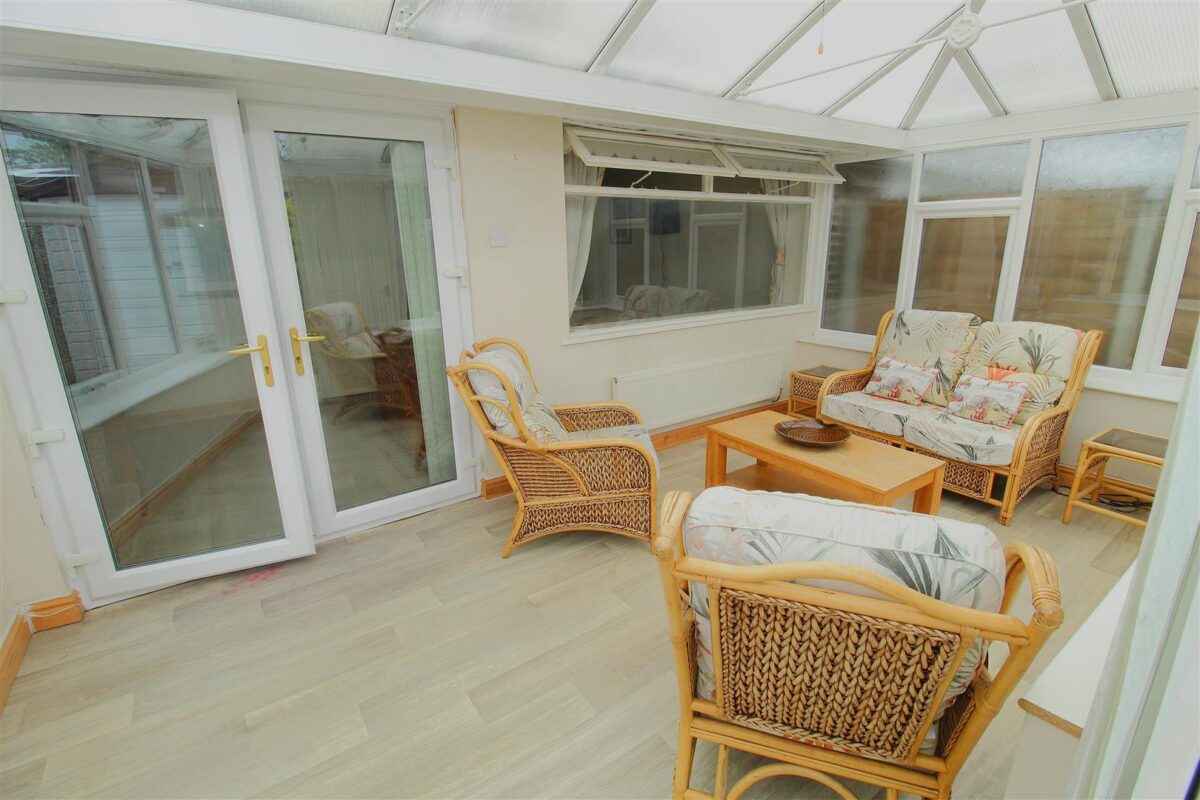 Kempton Park Road, Aintree Village