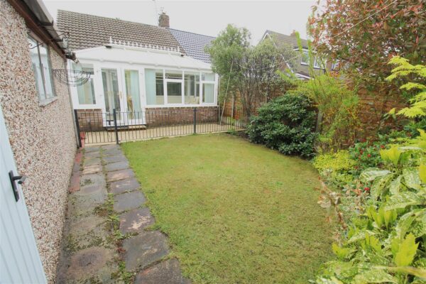 Kempton Park Road, Aintree Village