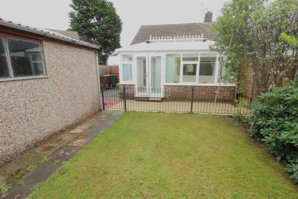 Kempton Park Road, Aintree Village