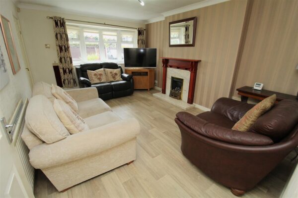 Kempton Park Road, Aintree Village