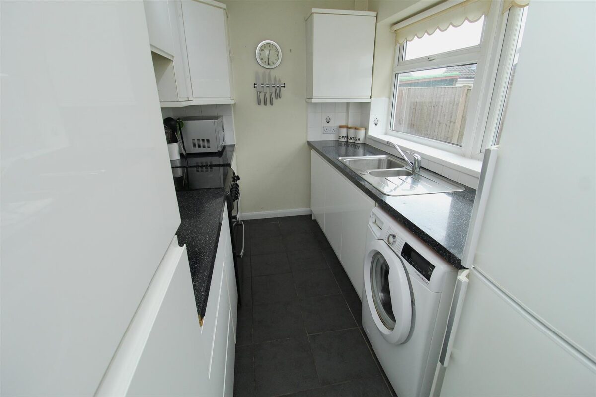 Kempton Park Road, Aintree Village