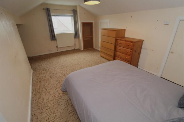 Kempton Park Road, Aintree Village