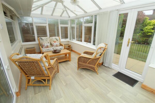 Kempton Park Road, Aintree Village