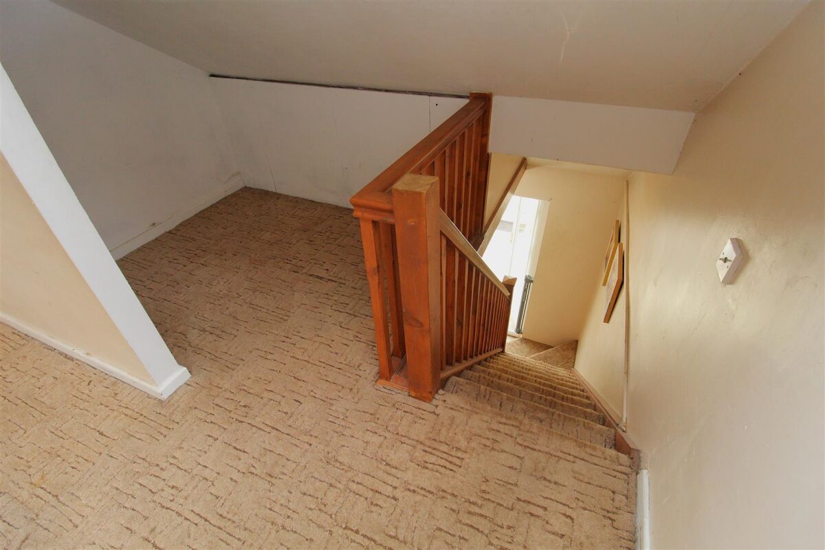 Kempton Park Road, Aintree Village