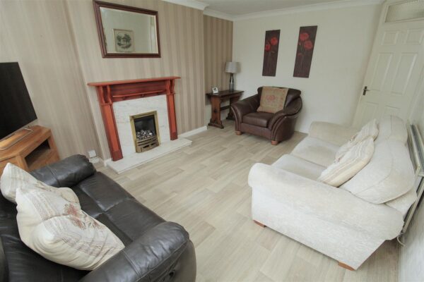 Kempton Park Road, Aintree Village