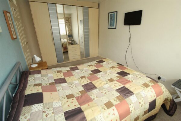 Kempton Park Road, Aintree Village