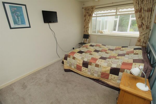 Kempton Park Road, Aintree Village