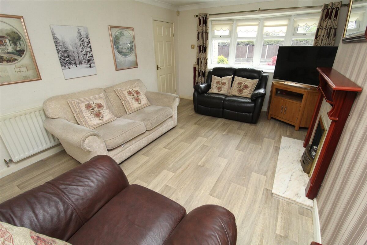 Kempton Park Road, Aintree Village