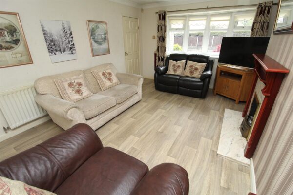 Kempton Park Road, Aintree Village