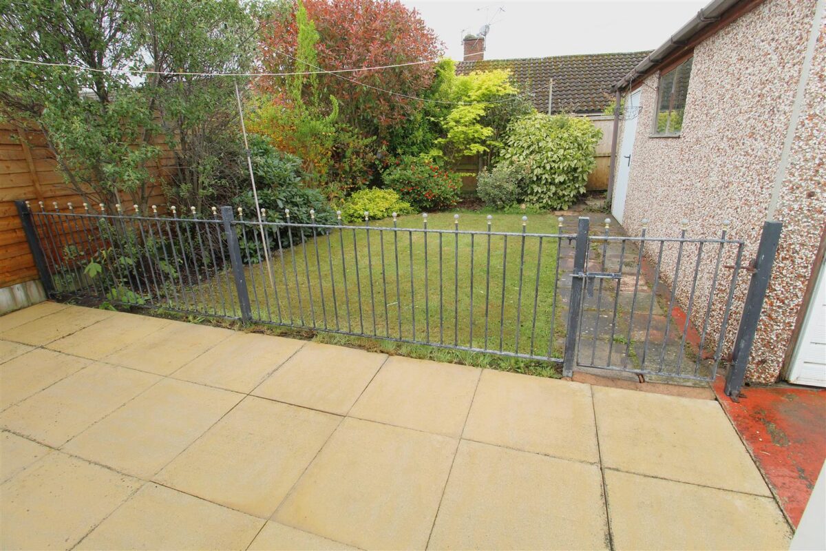 Kempton Park Road, Aintree Village