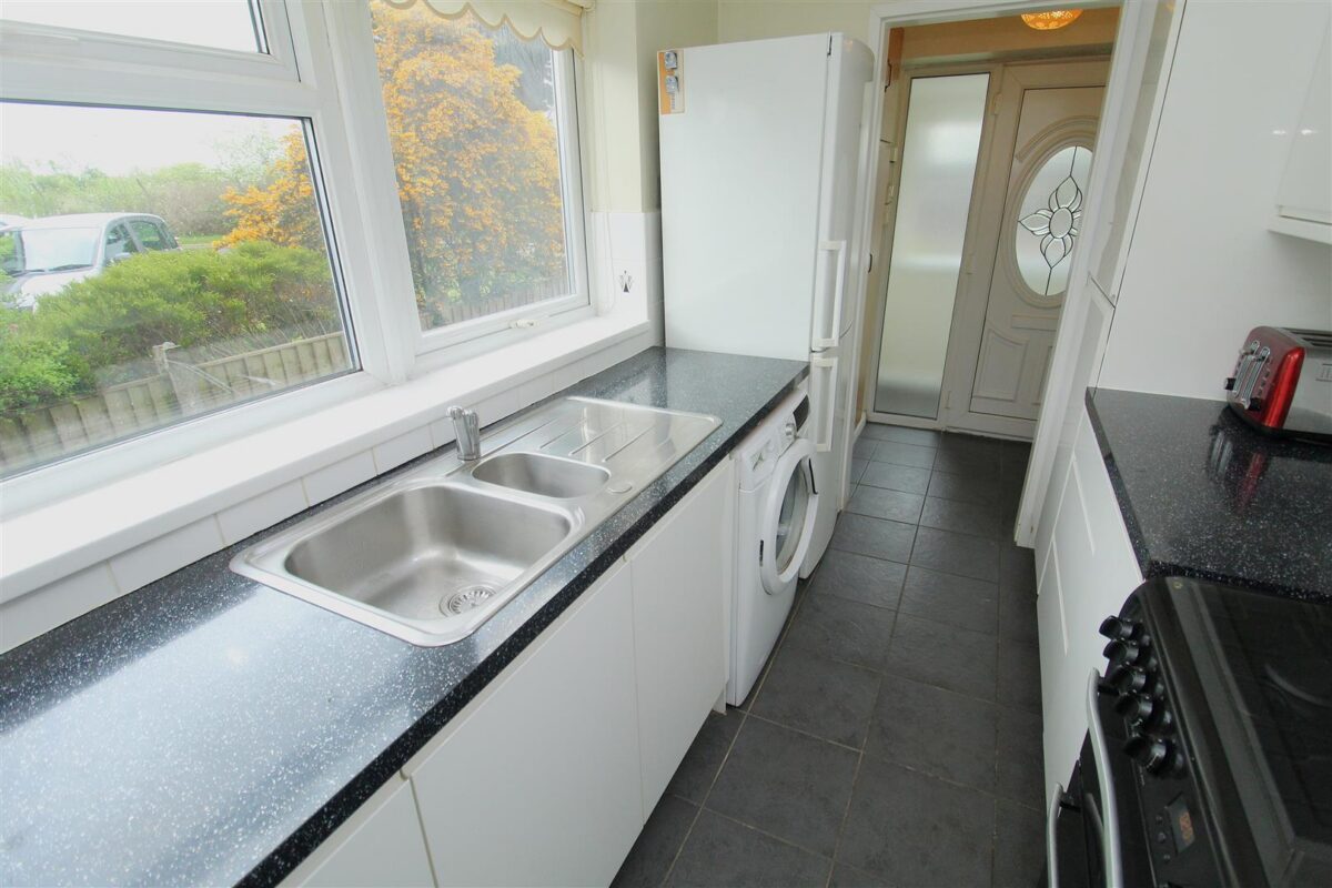 Kempton Park Road, Aintree Village