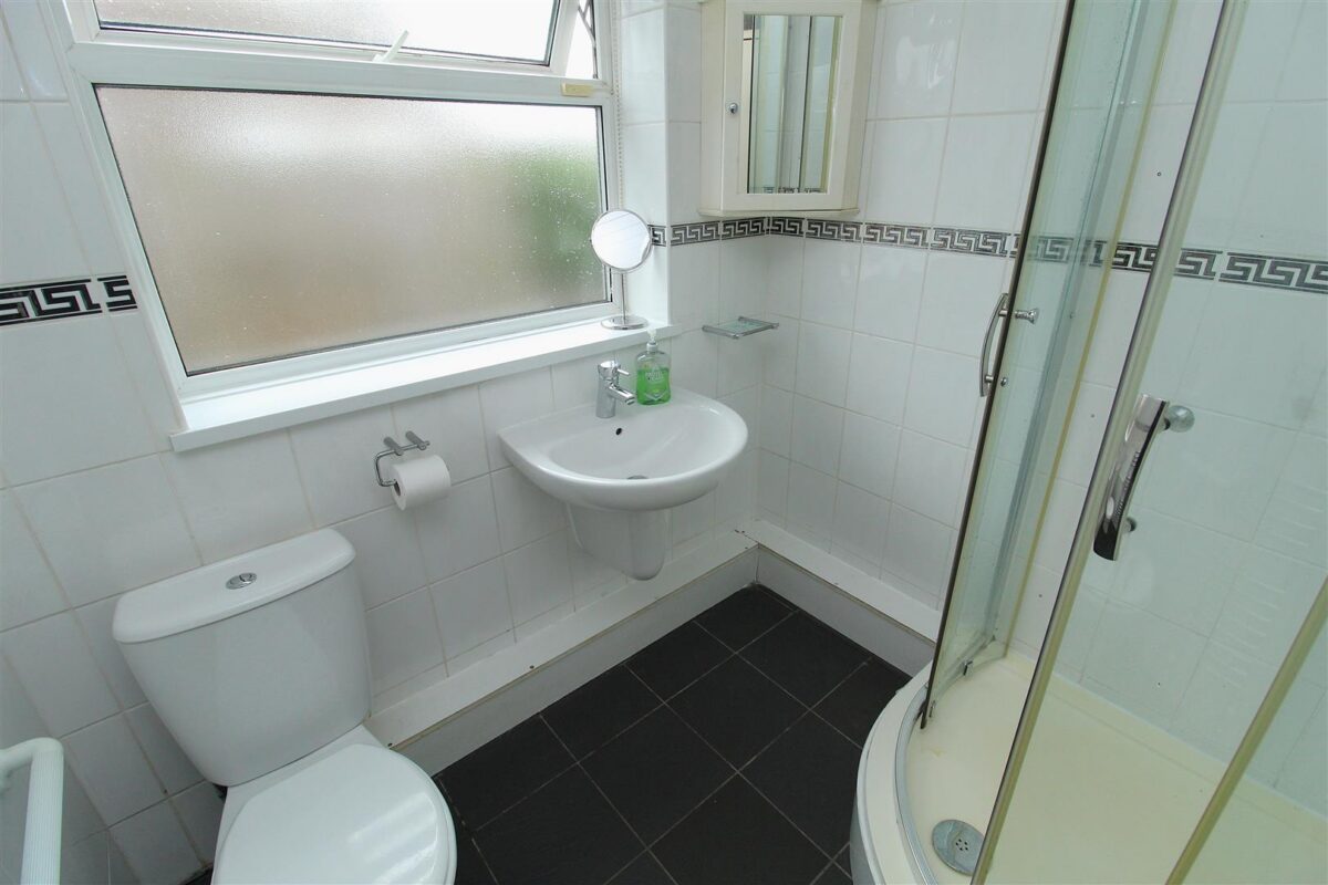 Kempton Park Road, Aintree Village