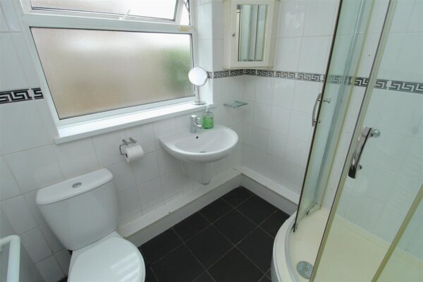 Kempton Park Road, Aintree Village