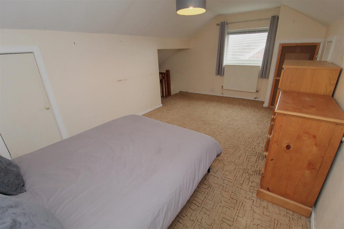 Kempton Park Road, Aintree Village