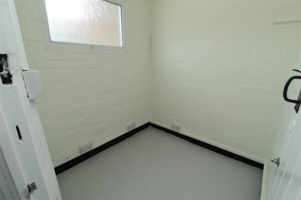 Rossall Avenue, Aintree Village