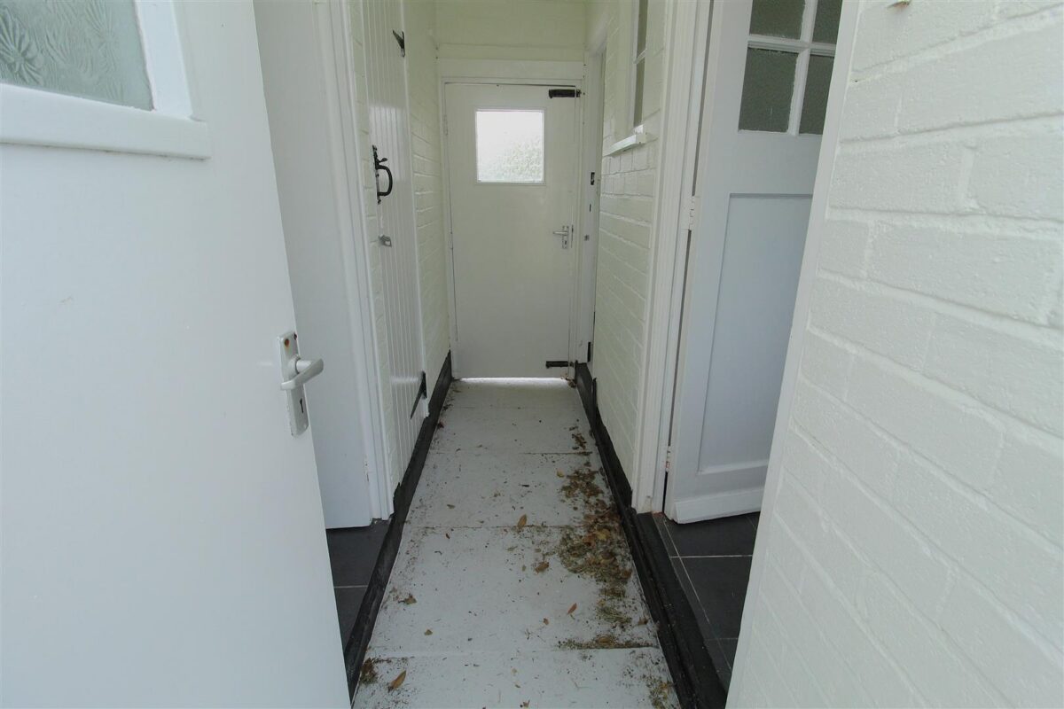 Rossall Avenue, Aintree Village