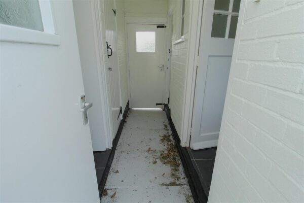 Rossall Avenue, Aintree Village