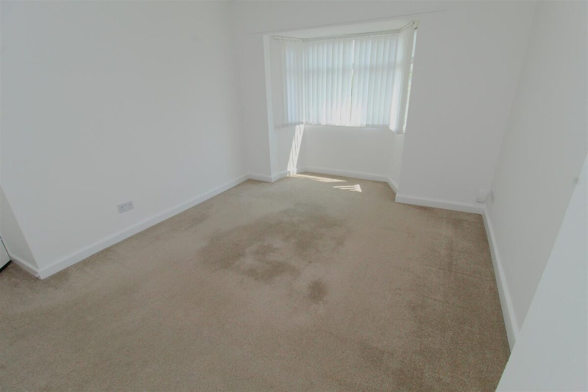 Rossall Avenue, Aintree Village