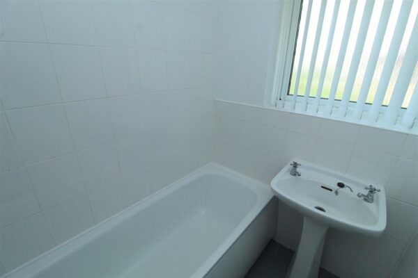 Rossall Avenue, Aintree Village