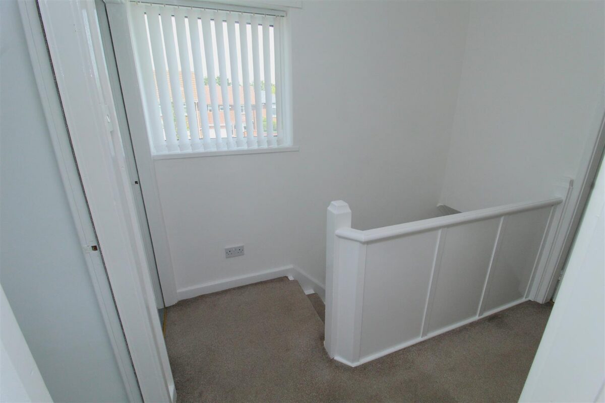 Rossall Avenue, Aintree Village