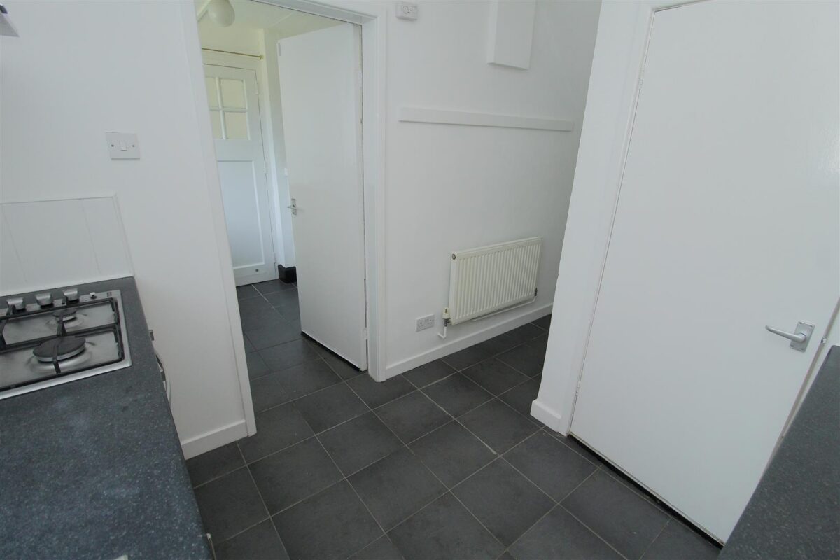 Rossall Avenue, Aintree Village