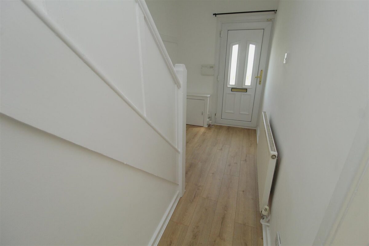 Rossall Avenue, Aintree Village