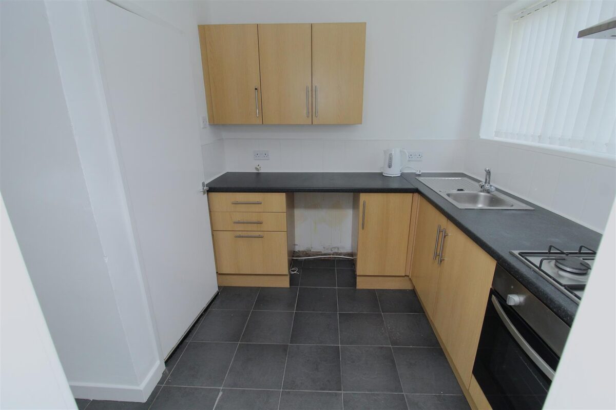 Rossall Avenue, Aintree Village