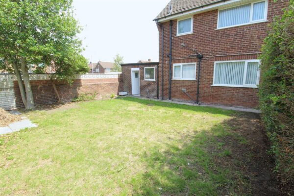 Rossall Avenue, Aintree Village