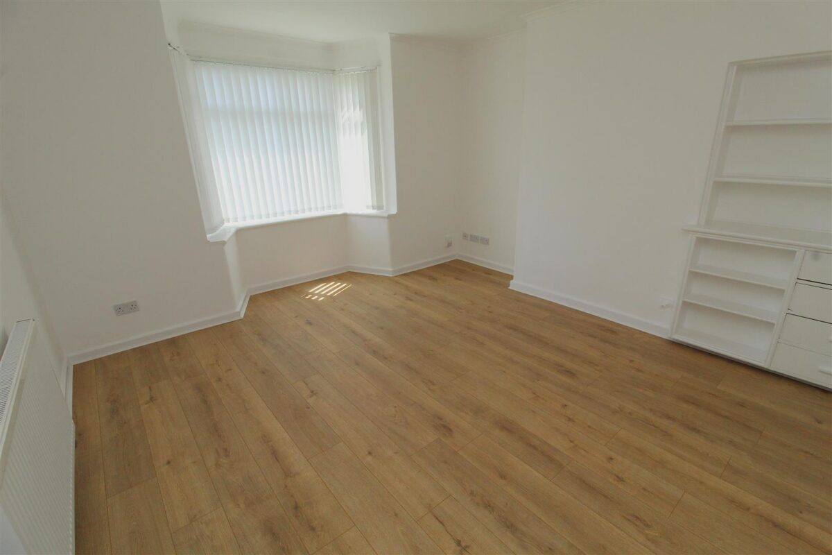 Rossall Avenue, Aintree Village