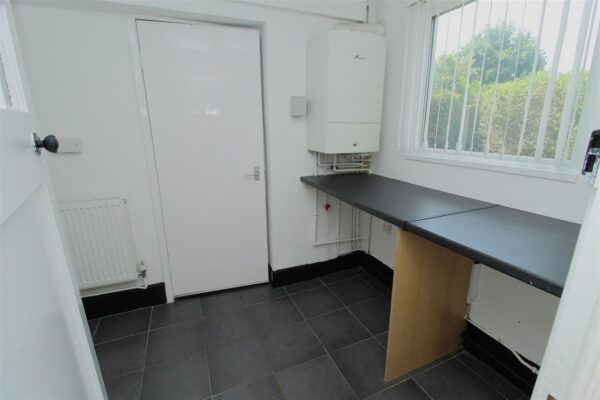 Rossall Avenue, Aintree Village