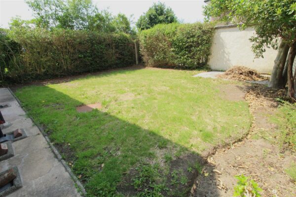 Rossall Avenue, Aintree Village