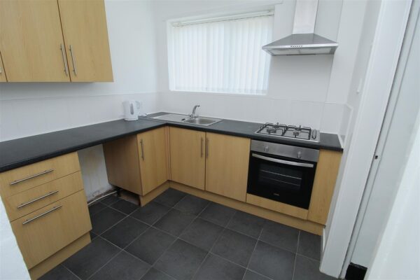 Rossall Avenue, Aintree Village