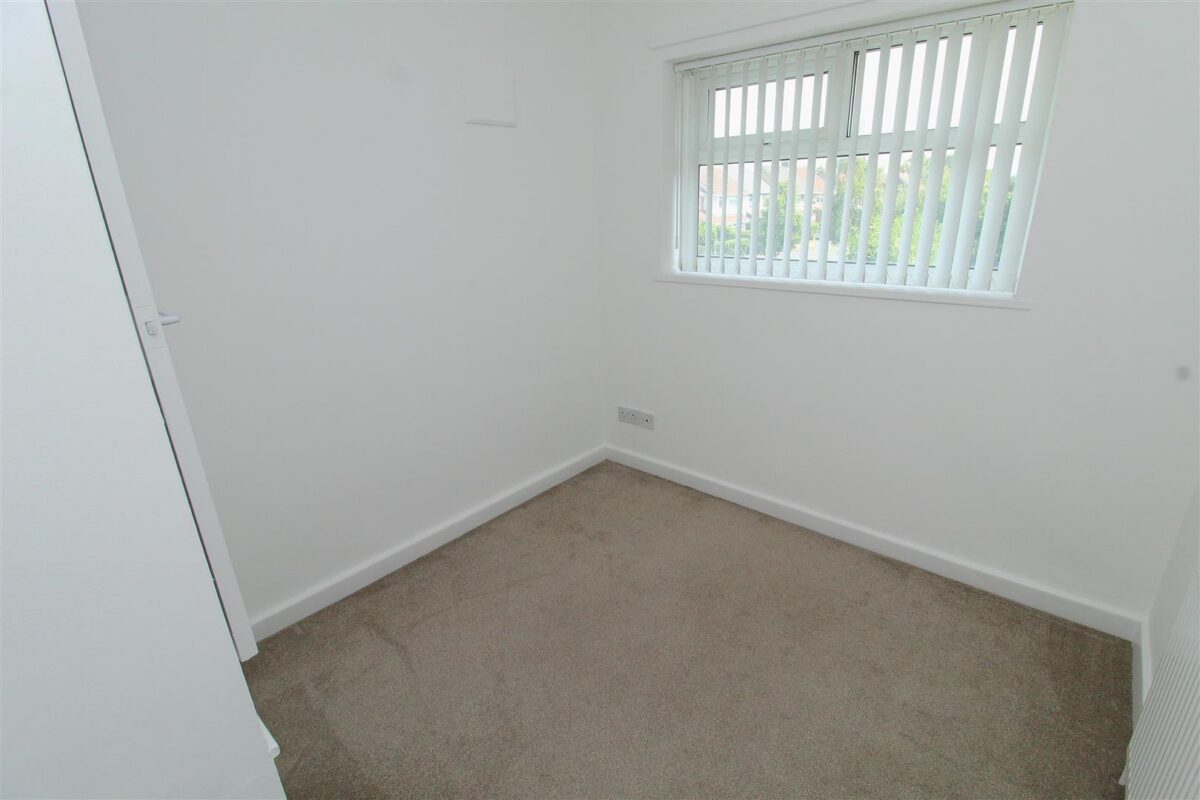 Rossall Avenue, Aintree Village