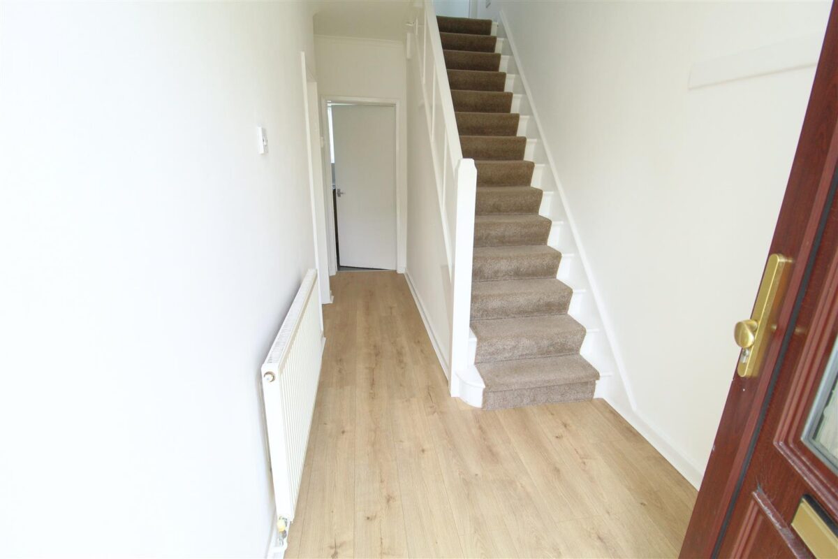 Rossall Avenue, Aintree Village