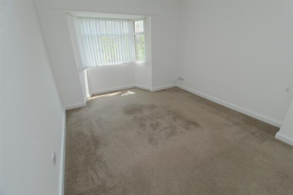 Rossall Avenue, Aintree Village