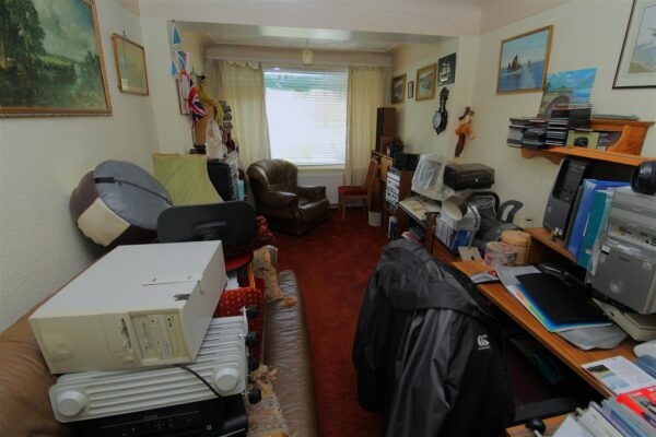 Epsom Close, Aintree Village