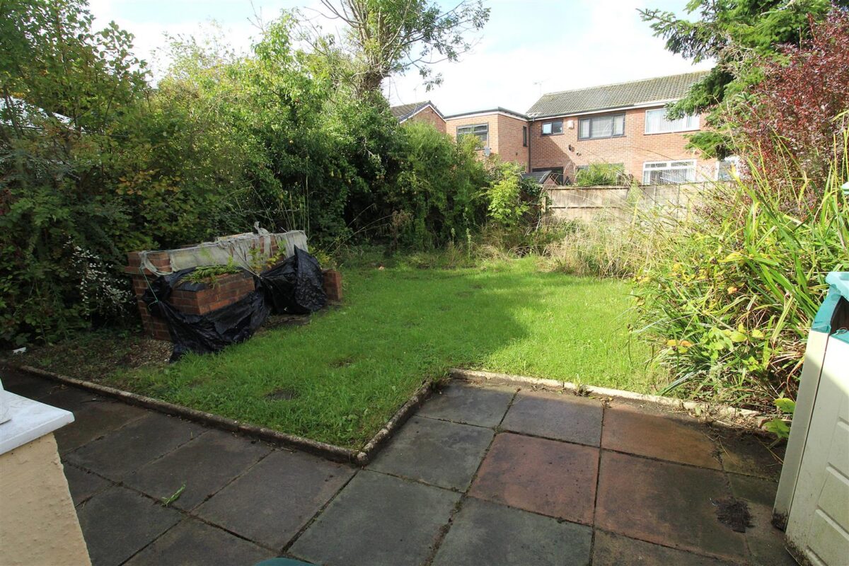 Epsom Close, Aintree Village