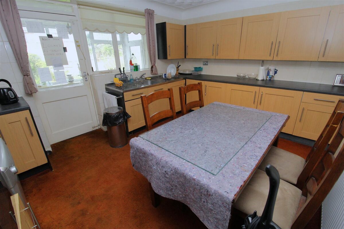 Epsom Close, Aintree Village