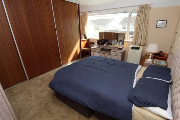 Epsom Close, Aintree Village