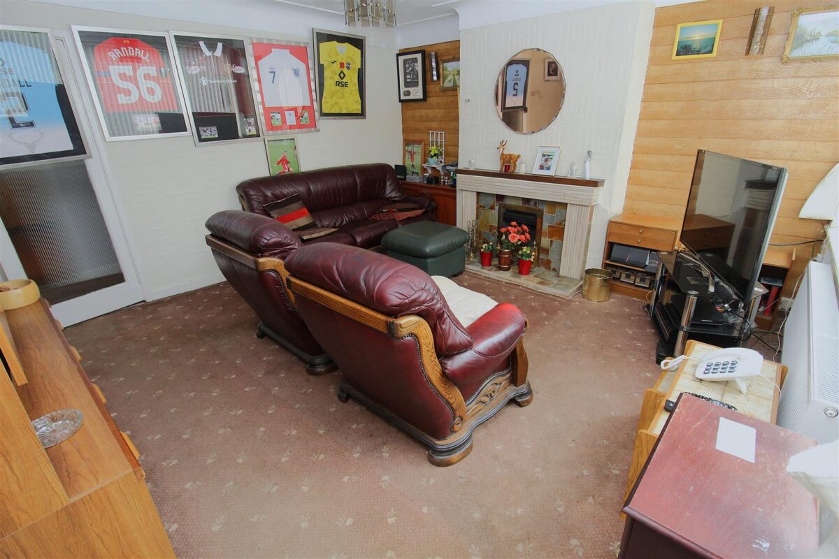 Epsom Close, Aintree Village