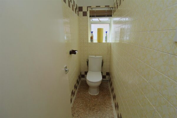 Epsom Close, Aintree Village