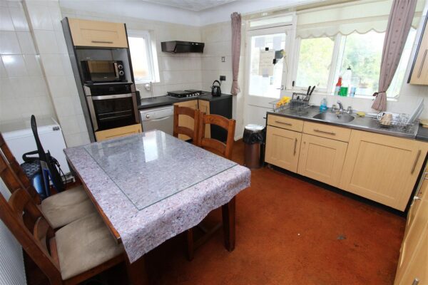 Epsom Close, Aintree Village