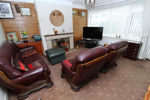 Epsom Close, Aintree Village