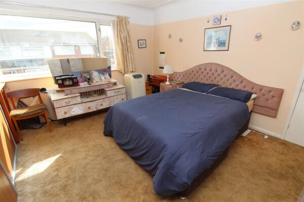 Epsom Close, Aintree Village