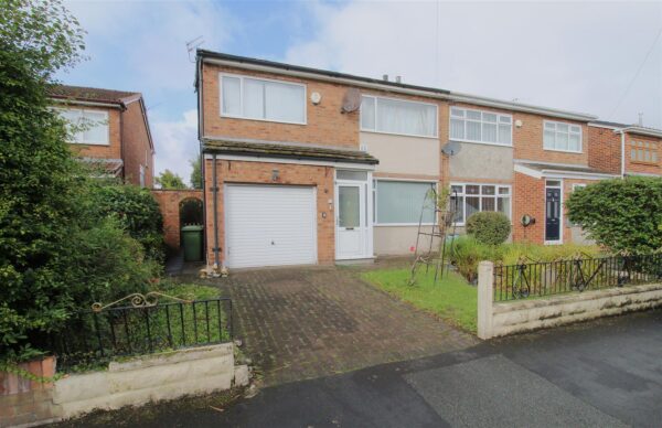 Epsom Close, Aintree Village