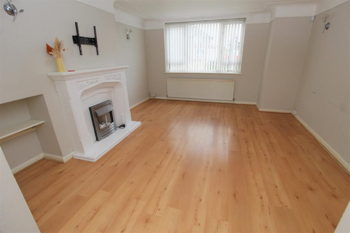 Haileybury Avenue, Aintree Village