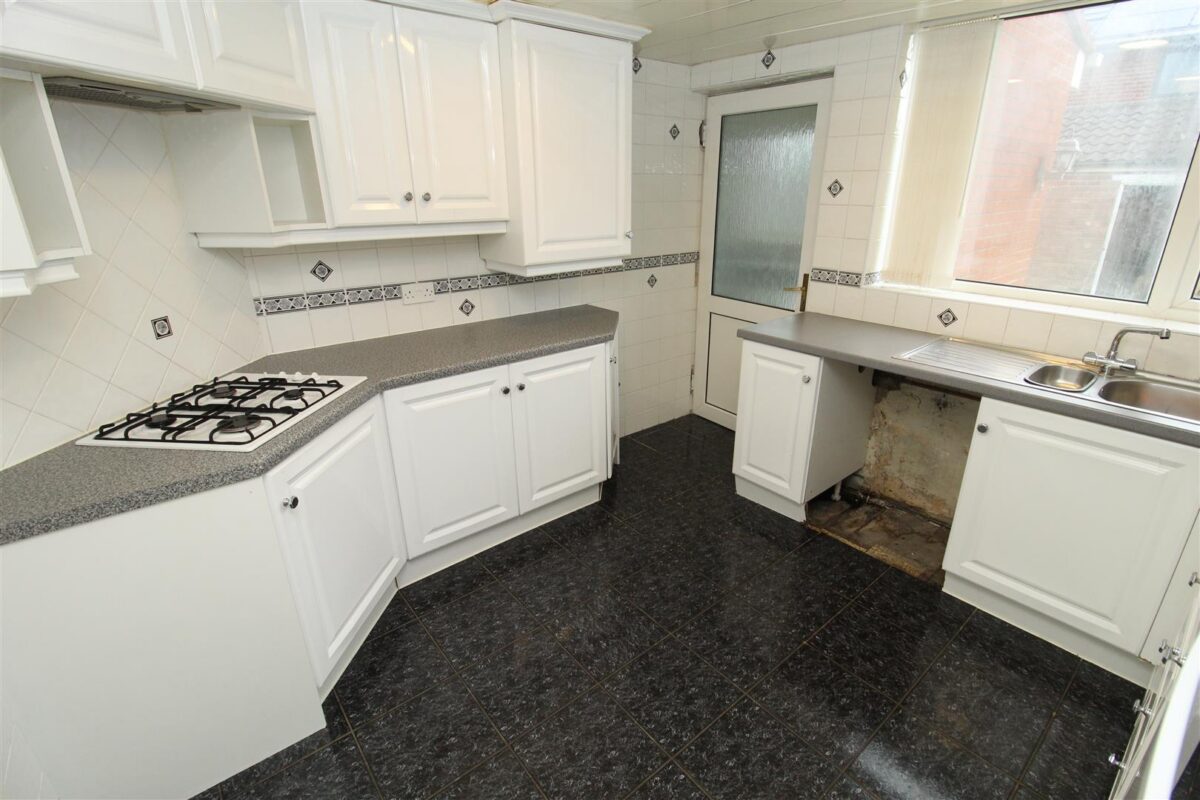 Haileybury Avenue, Aintree Village